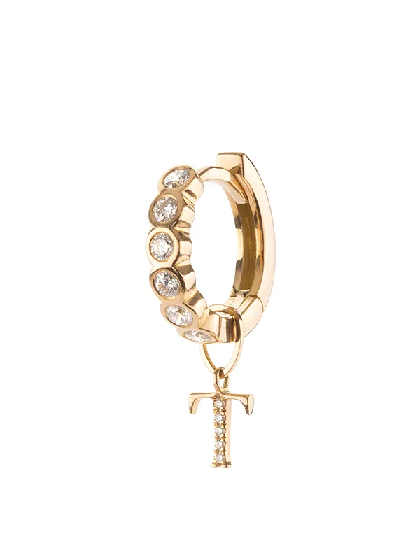Créole en or ornée de perles et d’une croix