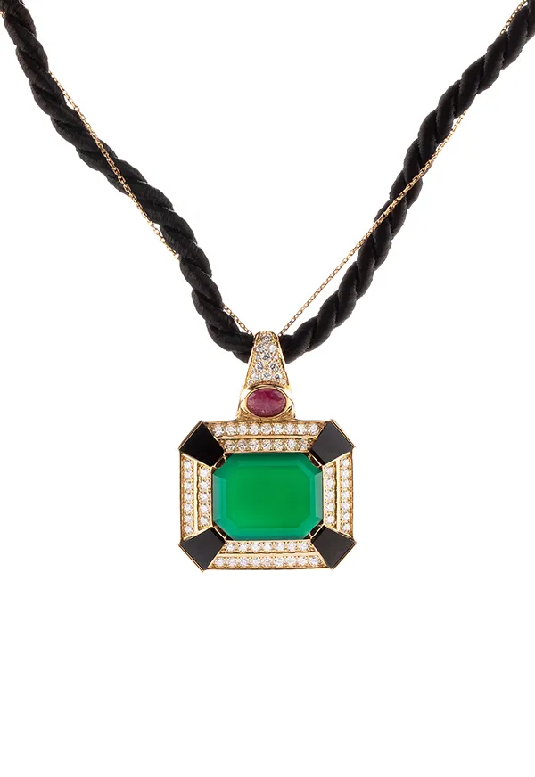 Pendentif émeraude sur cordon tressé noir